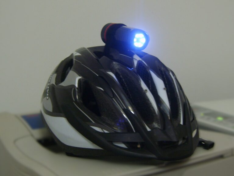 casco-camara-led
